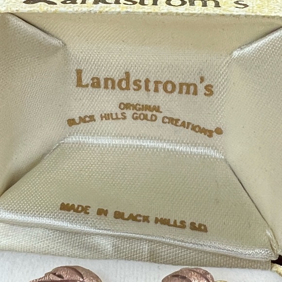 NWT Landstroms 10K Tri-Color Leaf Clip-on Earrings 🍁✨ - Picture 4 of 6